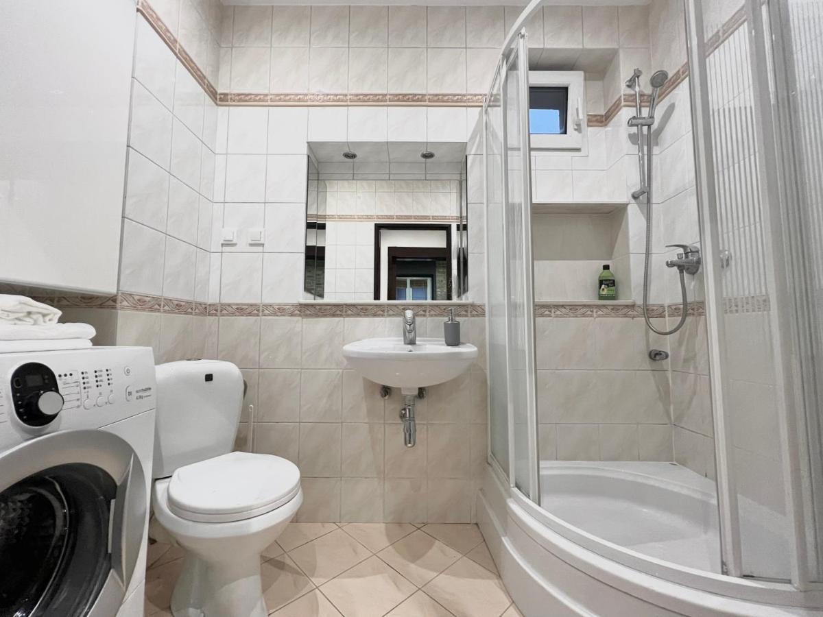 2-Room Apartment In The City Center Познань Экстерьер фото